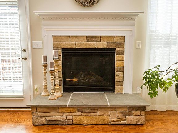 Gas fireplace