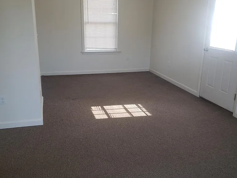 826 US Highway 1 — Photo 12