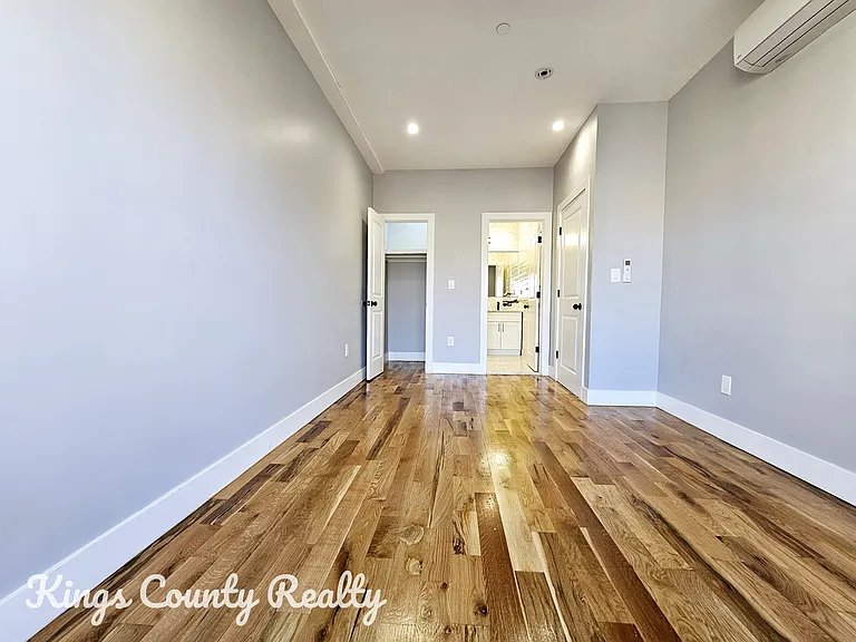 565 Midwood St #3 — Photo 14