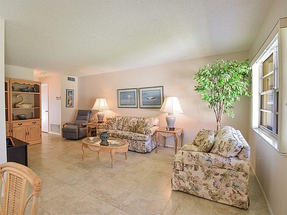 5th image of 47 Woodland Dr