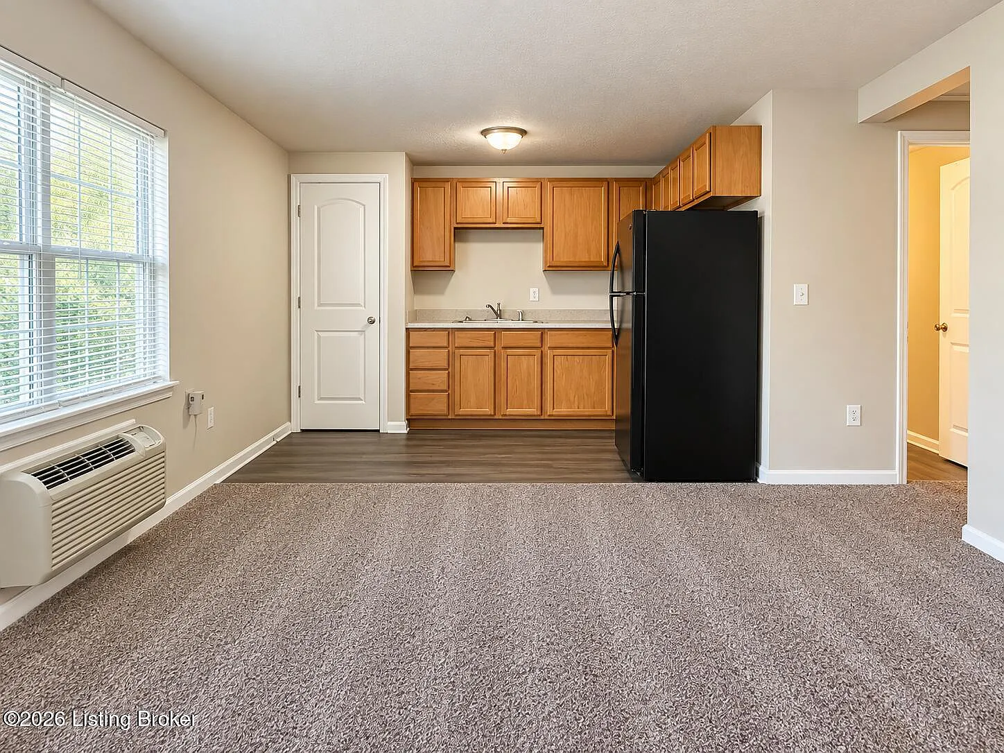 2 bed, 1.0 bath, 750 sqft, $1,050 — Photo 3