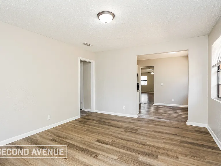 2727 W 45th St — Photo 10