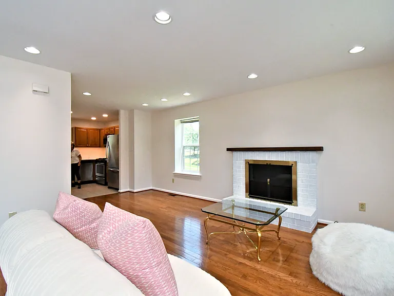 2489 Hillendale Dr — Photo 6