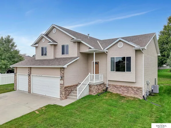 6143 S 96th St, Lincoln, NE 68526