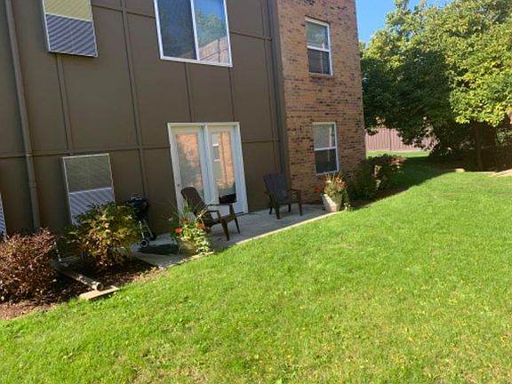 3rd image of 480 Burgundy Sq APT 103