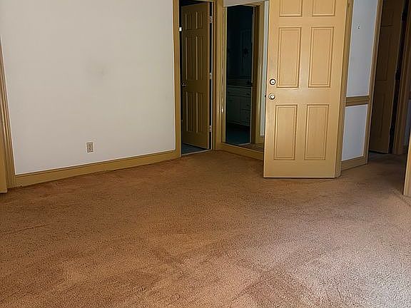 5th image of 111 Robin Rd