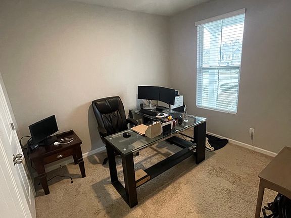 4th image of 1044 Woodbridge Blvd
