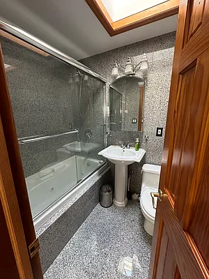 Rented by ERNY LLC | media 36