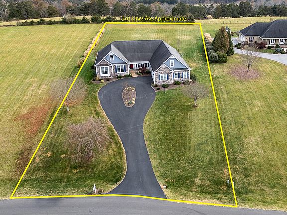 3rd image of 120 Lilly Bell Dr