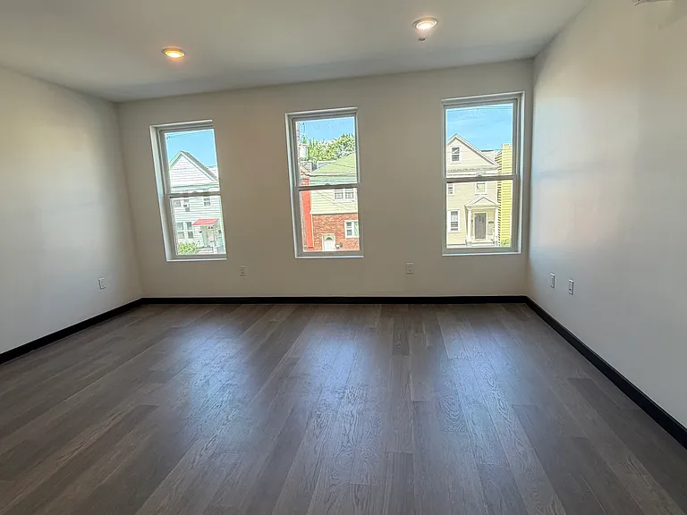 138 Mallory Ave #209 — Photo 7