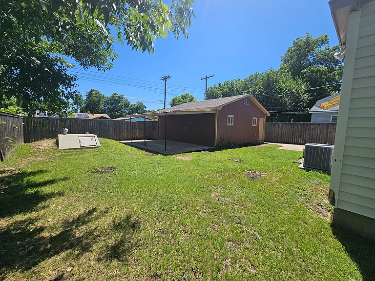 1904 W Randall Ave — Photo 4