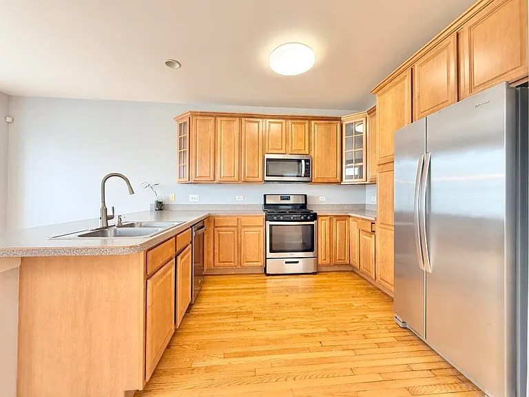 930 Case St — Photo 7