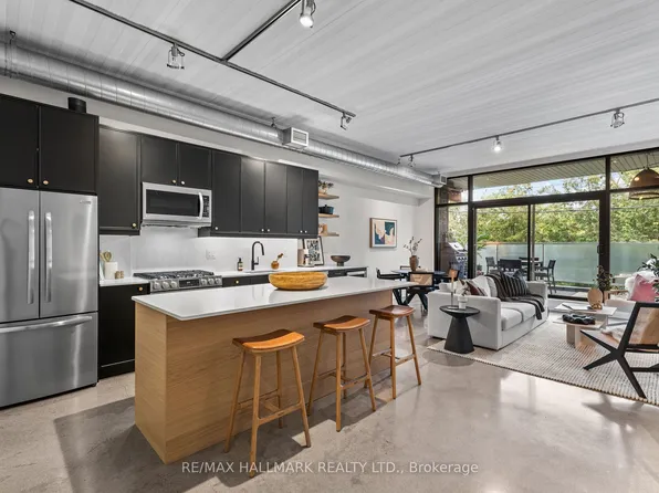 747 Queen St E Unit 202, Toronto, ON M4M 1H3