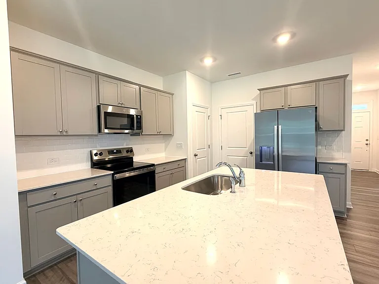 511 Fran Dr — Photo 3