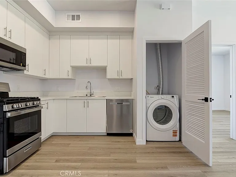14810 Delano St #403 — Photo 3