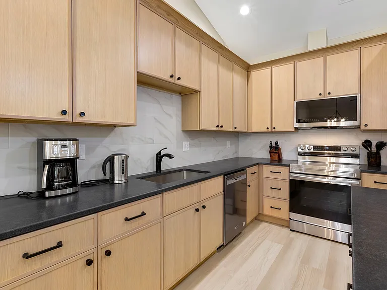 170 Weaver Rd #A — Photo 4