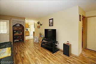 5th image of 36340 52nd Ave