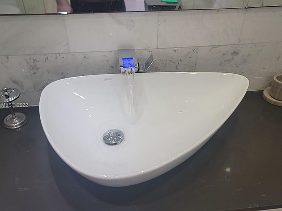 4th image of 401 Ocean Dr APT 1009