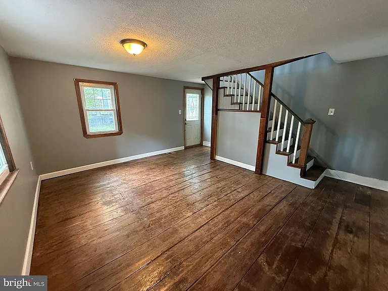 1094 Kings Hwy — Photo 4