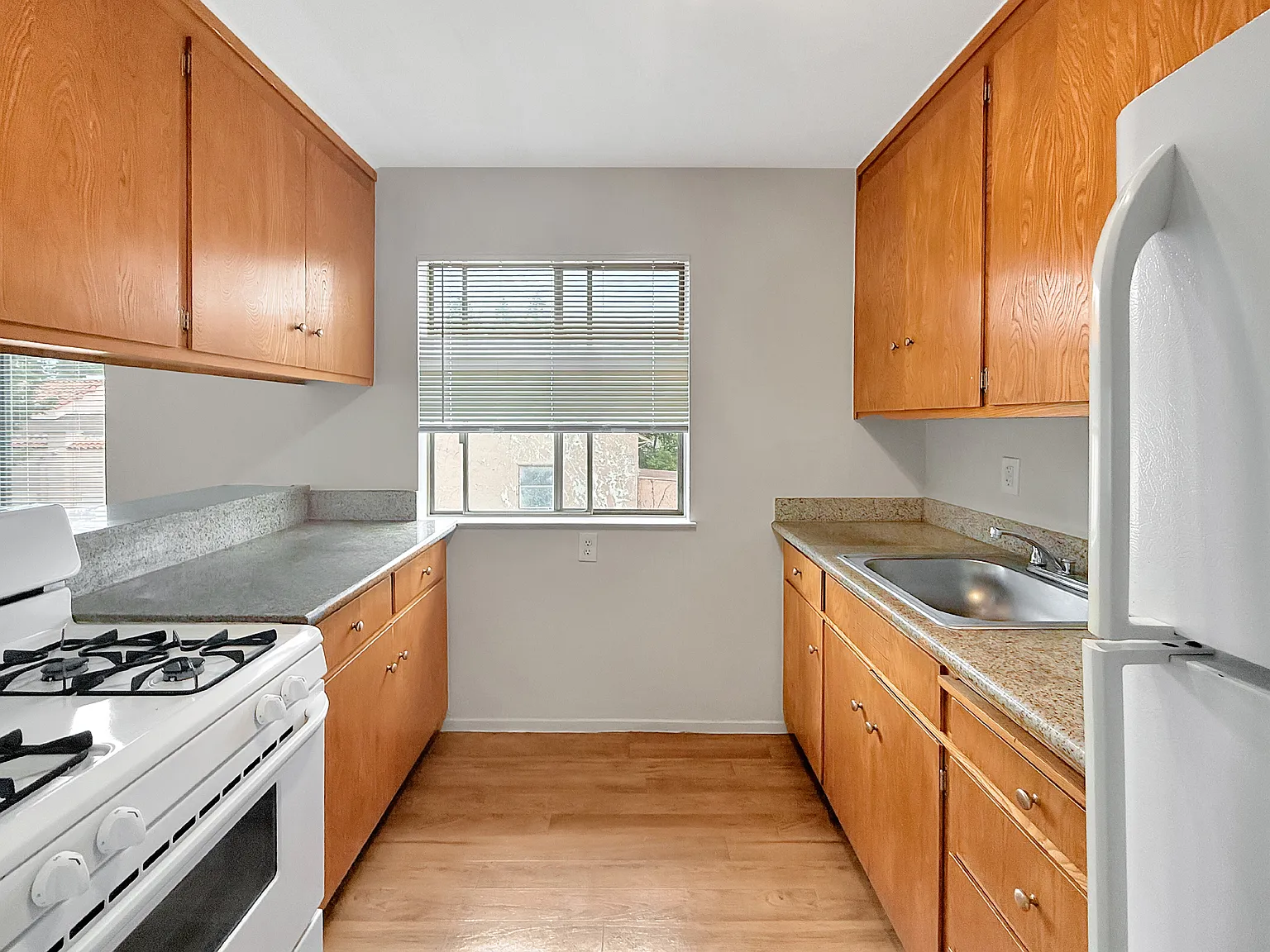3600 Dimond — Photo 2