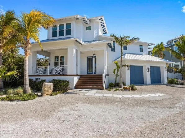 211 81st St #B, Bradenton Beach, FL 34217