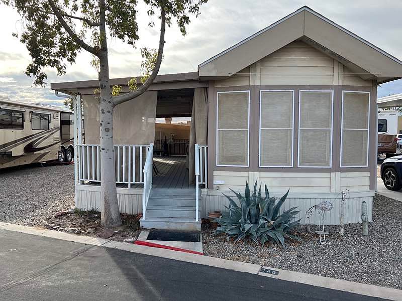 1st image of 140 S Papago Dr
