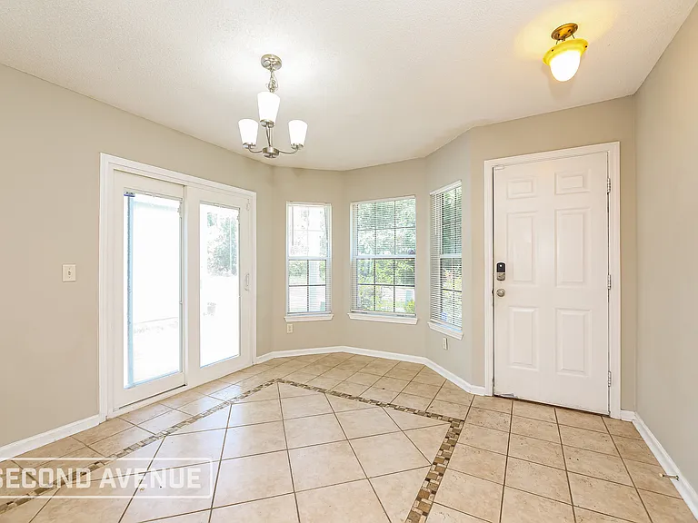 5647 Ellis Trace Dr — Photo 3