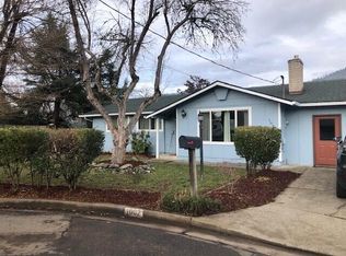 1002 NE Fall Dr, Grants Pass, OR 97526