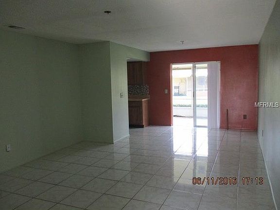 3rd image of 27 W Country Cove Way