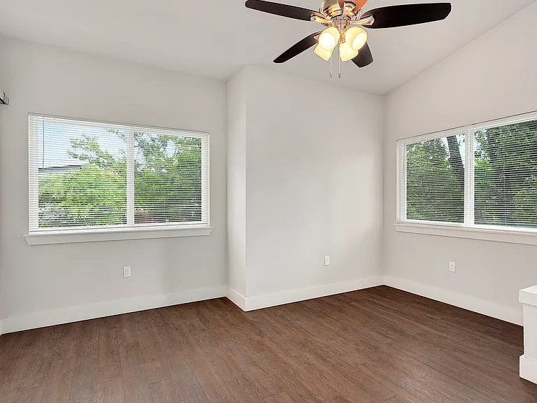 1337 N Oakland Ave #2 — Photo 8