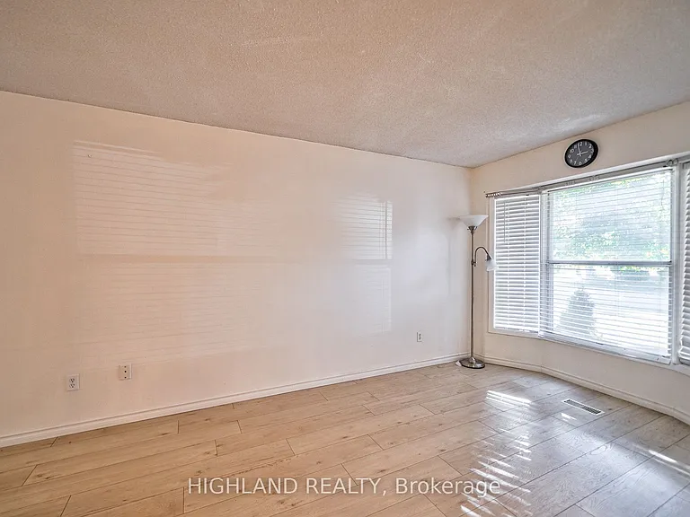 6455 Tisler Cres — Photo 4