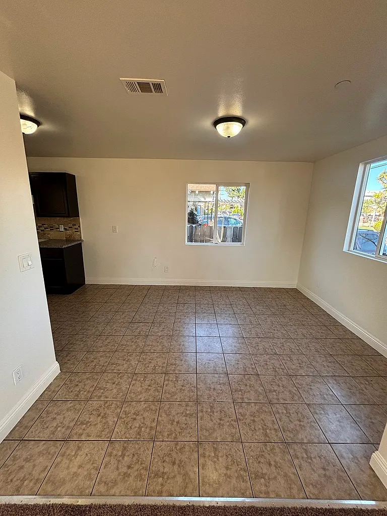 5 bed, 1753 sqft, $3,800 — Photo 4