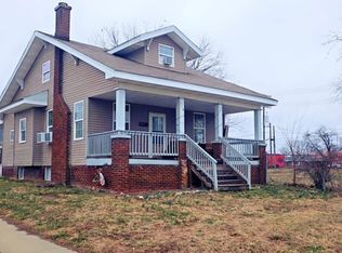 510 W Fackney St, Carmi, IL 62821