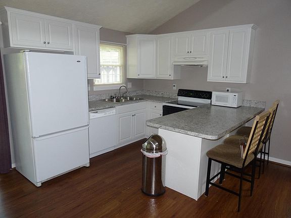 4th image of 3341 Royal Wood Dr