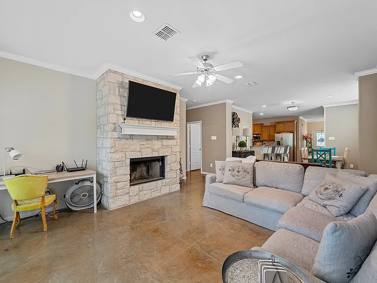2823 Savannah Ct — Photo 9