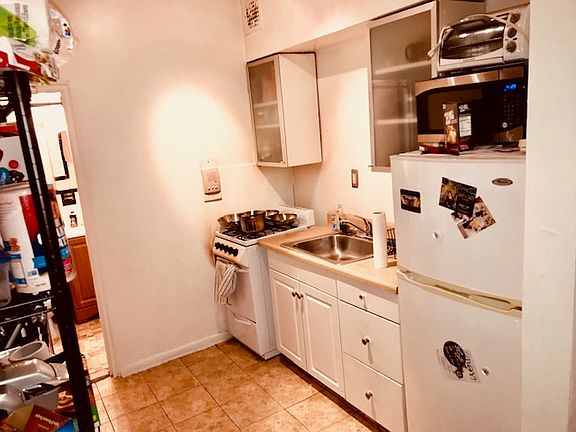 5th image of 533 W 45th St APT 3B