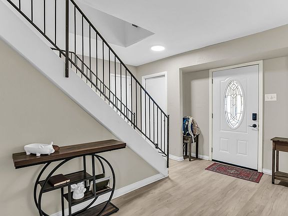 3rd image of 2416 Summer Place Dr