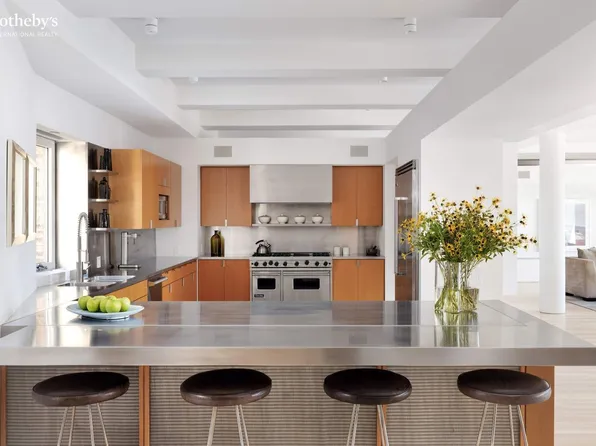 227 West 17th Street image 7 of 23