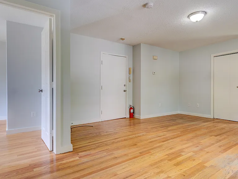 468 Mansfield St #8 — Photo 10