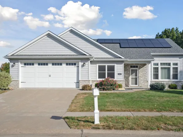 202 E Park View Dr, Walcott, IA 52773