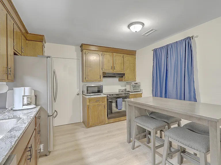 616 Semaht St — Photo 10