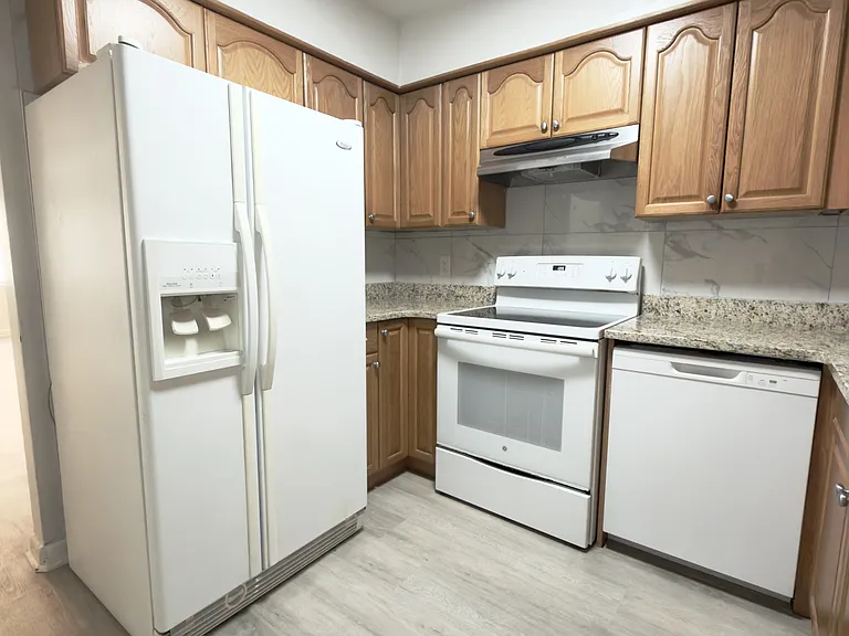 927 E Walnut St — Photo 9
