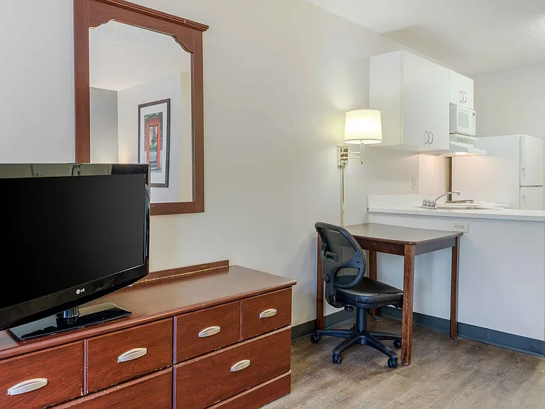 Studio Suite - 1 Queen Bed