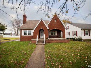 406 SE 2nd St, Fairfield, IL 62837