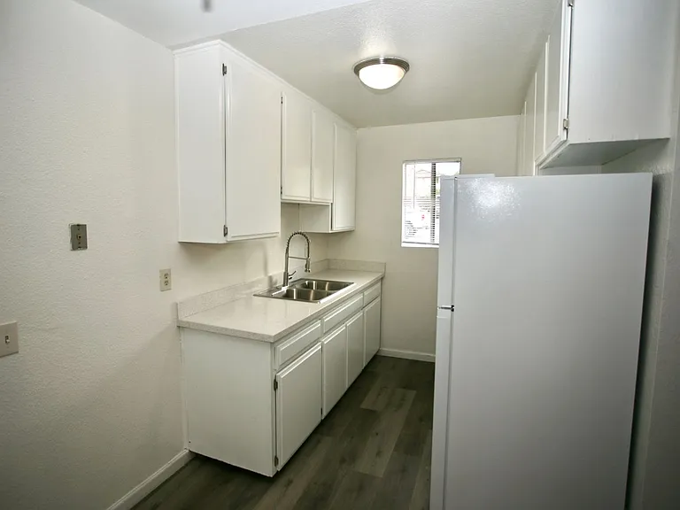 1392 Helix St — Photo 5