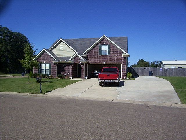 1st image of 124 Magnolia Cir