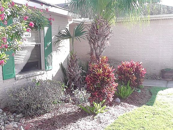 3rd image of 4 Pinehurst Dr