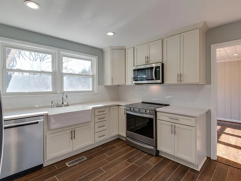 6398 Temple Rd — Photo 10
