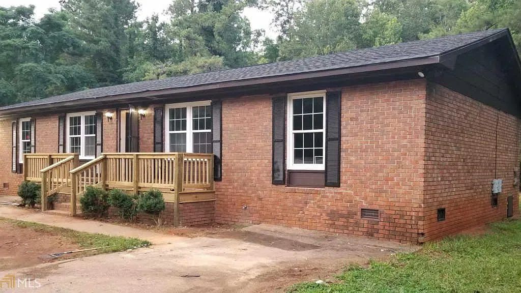 2 bed, 770 sqft, $1,100 — Photo 1