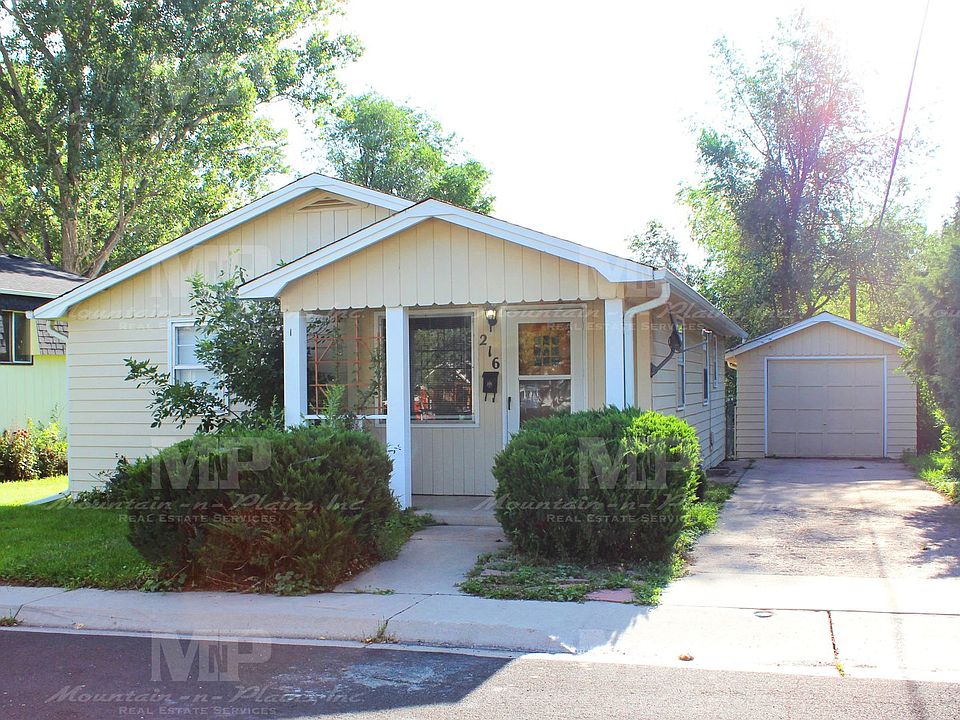 1st image of 216 Clover Ln